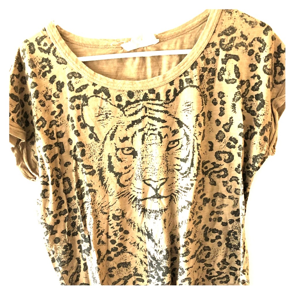 Two by Vince Camuto women medium shirt lion print